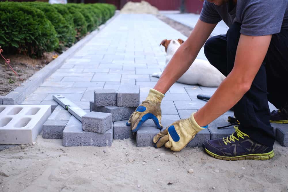 Choosing the Right Patio Paving Contractor: 5 Factors to Consider