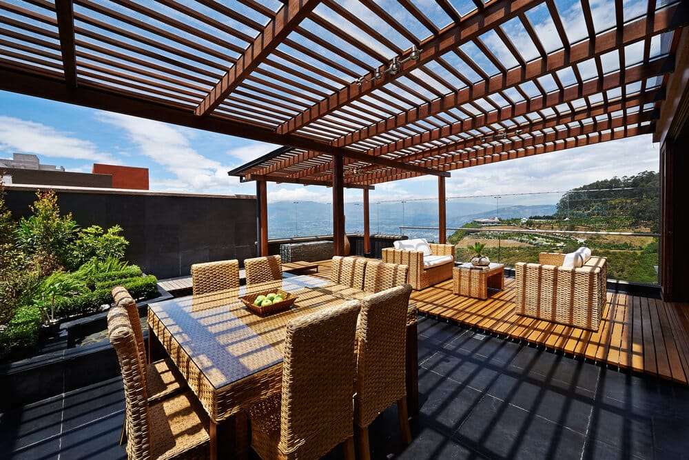 Pergola vs. Gazebo: Deciding for Your Outdoor Living Space