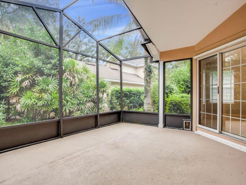 How to Choose the Right Screen Material for Your Screen Room