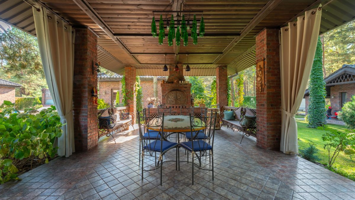 Insulated vs. Lattice Patio Covers: Which Is Right for Your Metairie Patio?