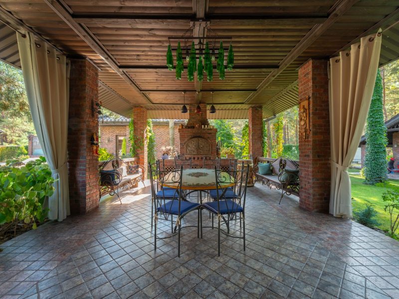 Insulated vs. Lattice Patio Covers: Which Is Right for Your Metairie Patio?