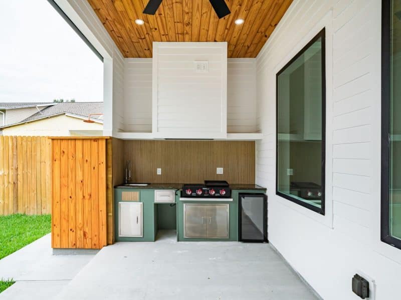 Retractable vs. Fixed Awnings for New Orleans Patios: What Handles Our Humidity