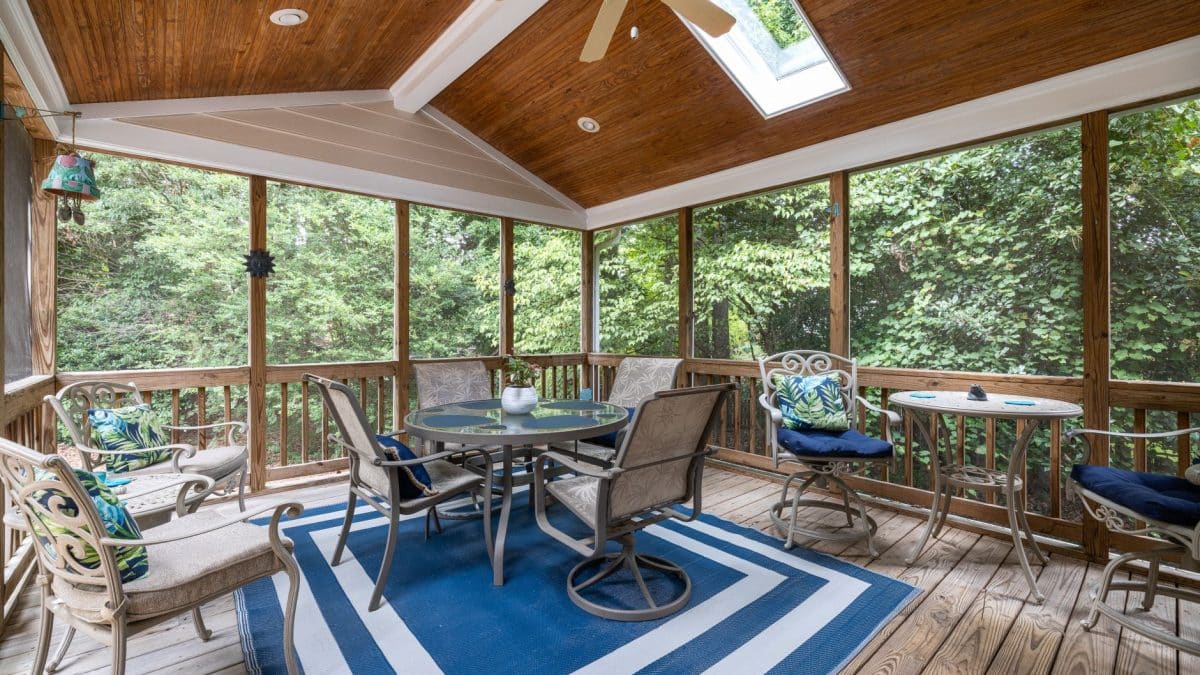 Can You Screen In an Existing Patio Slab in Mandeville?
