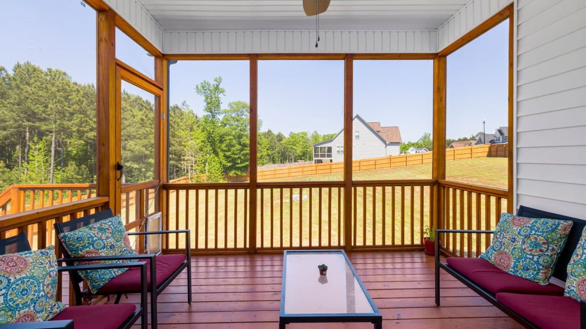 How Much Does a Screened-In Porch Cost in Metairie?